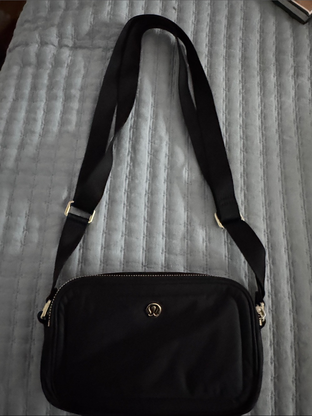 lululemon athletica Black Adjustable Crossbody Messenger Bag-never used